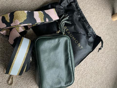 Elie Beaumont London Crossbody Bottle Green (Black/White/Gold strap) Review
