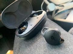 allmytech.pk TaoTronics SoundLiberty 79 Smart AI Noise Reduction Technology for Clear Calls, Single/Twin Mode, 30H Playtime, USB Type C, IPX8 - Black Silver - TT-BH079 Review