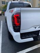 Winjet LED Tail Lights Toyota Tacoma (2016-2021) Gloss Black / Red / Smoke