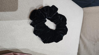 Haute Hijab Small Velvet Shaping Scrunchie – Black Review