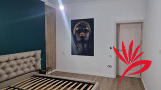 Cameradevis.ro Tablou canvas - Femeie africana cu parul de aur Review