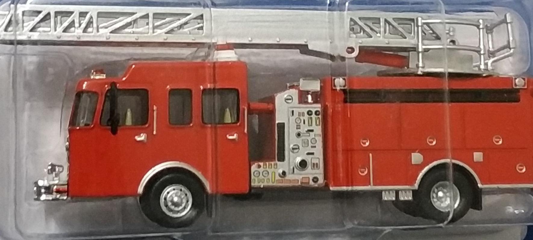Walthers SceneMaster Heavy-Duty Ladder Truck