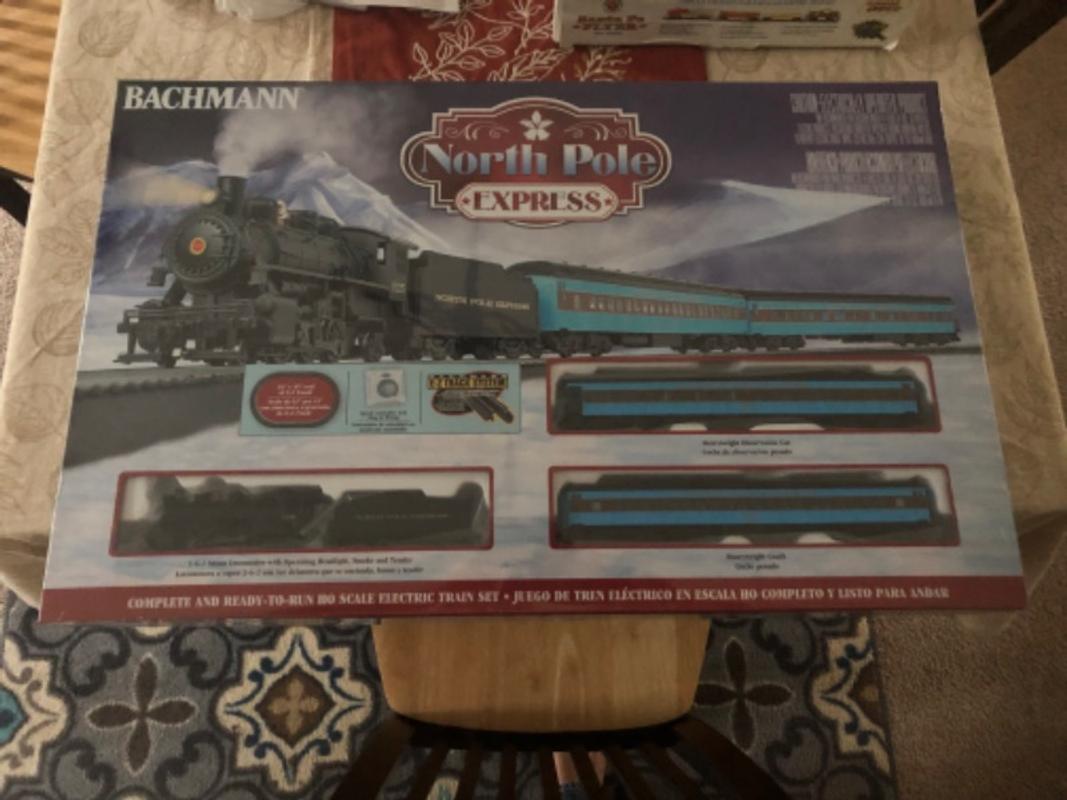ランキング上位のプレゼント Bachmann Trains North Pole Express Ready to Run Electric  Train Set HO Scale