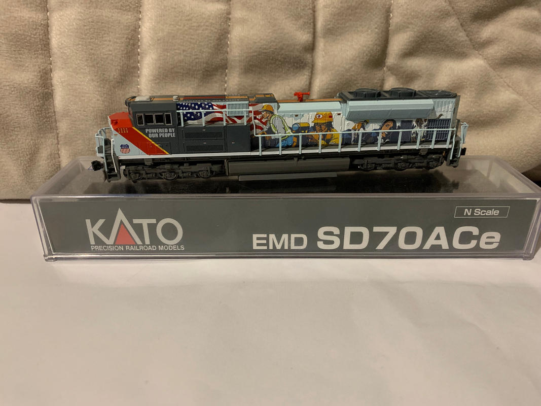 Kato 1768412 N EMD SD70ACe UP Heritage "Powered By Our People" #1111 