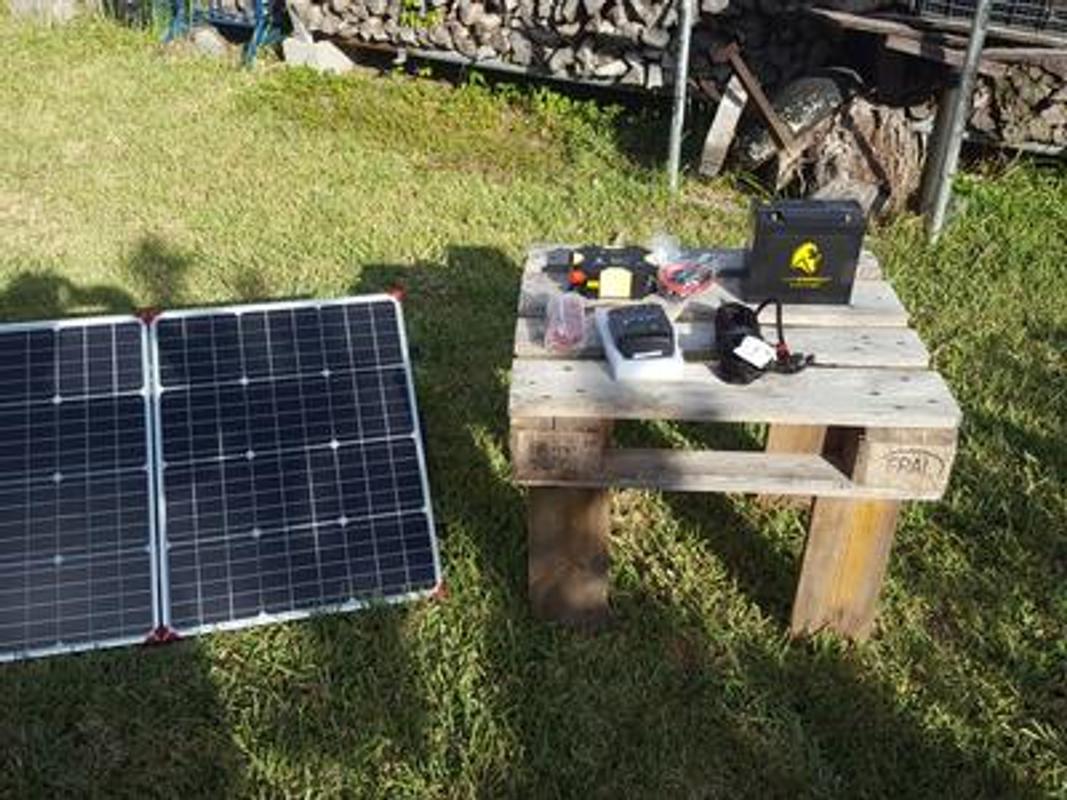 Portable solar power generator - Lion Safari UT 250