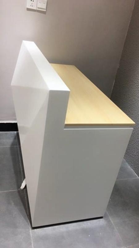 Geometric White Wooden Reception Desk for Retail Store (1.2~2.4m) in W ...