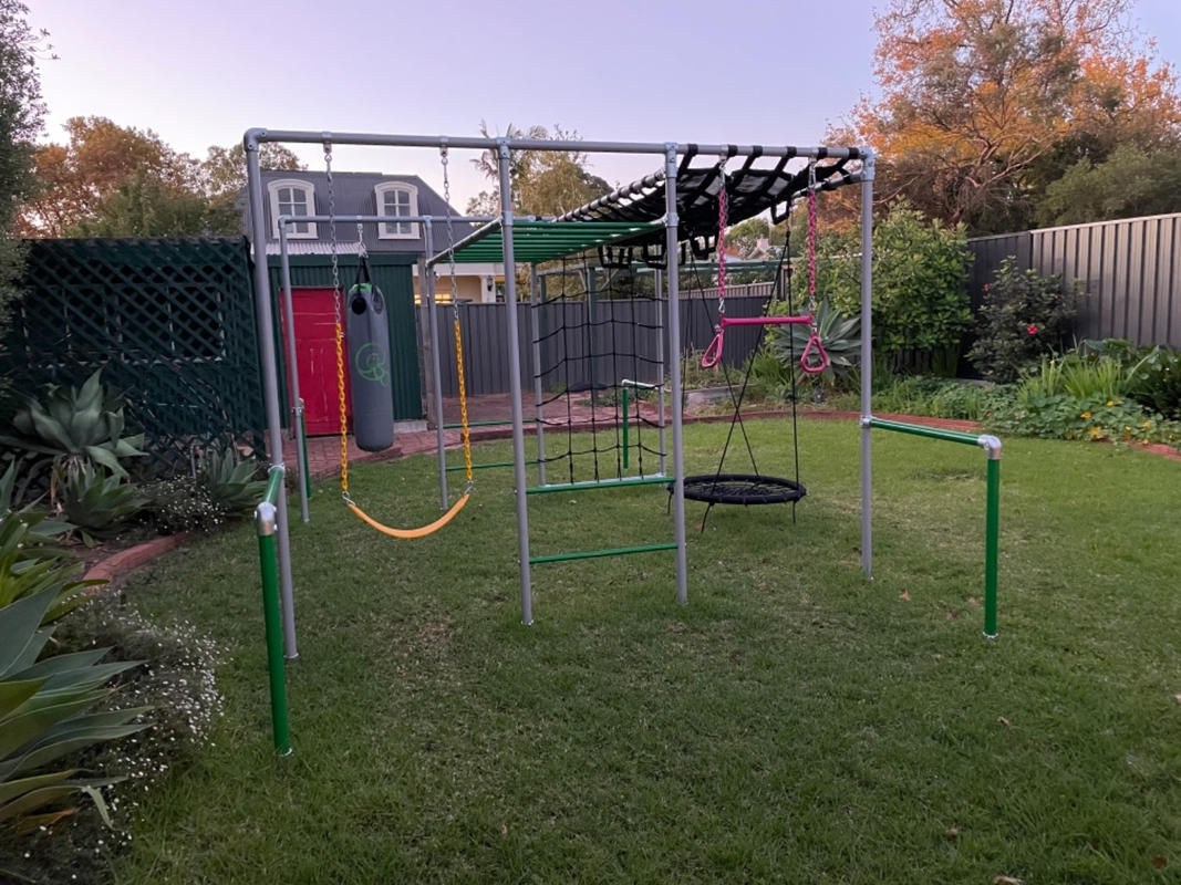 The Gorilla Plus - Funky Monkey Bars & Swing Frames