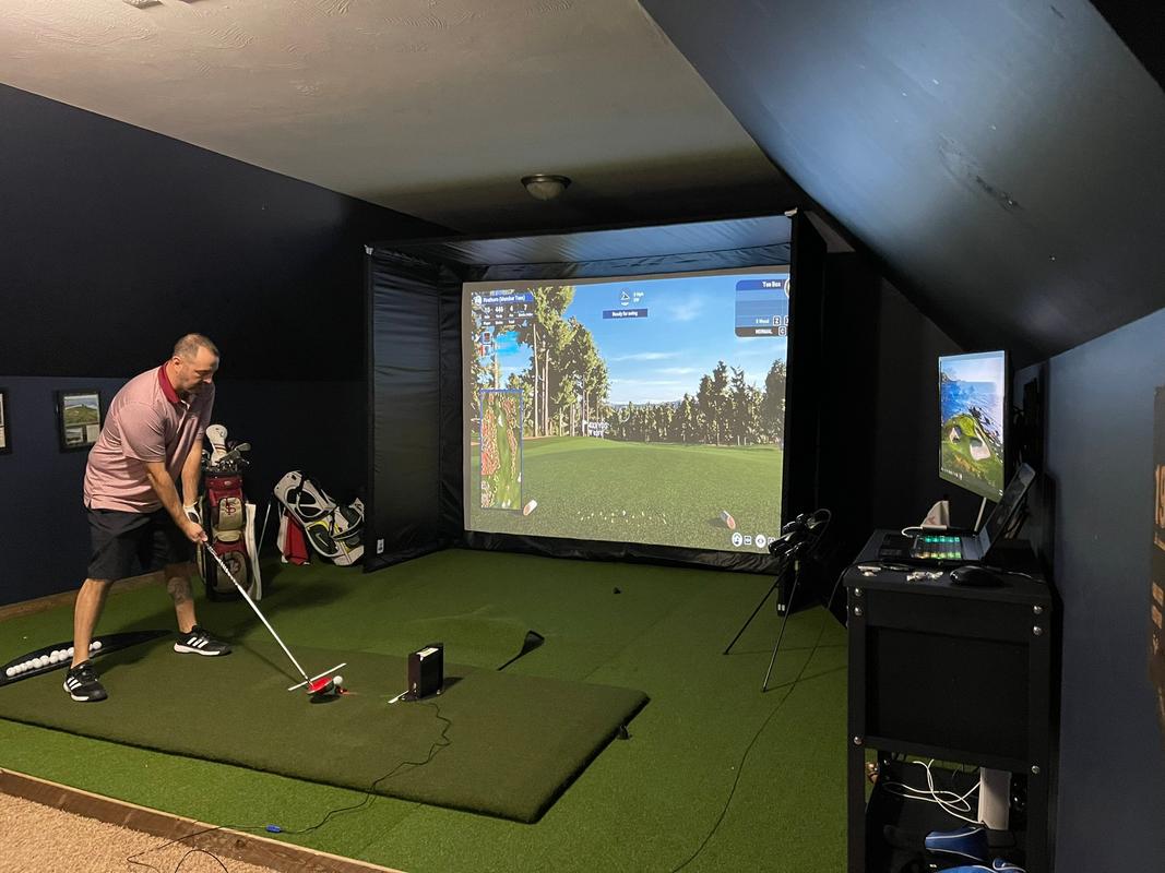 skytrak swingbay golf simulator