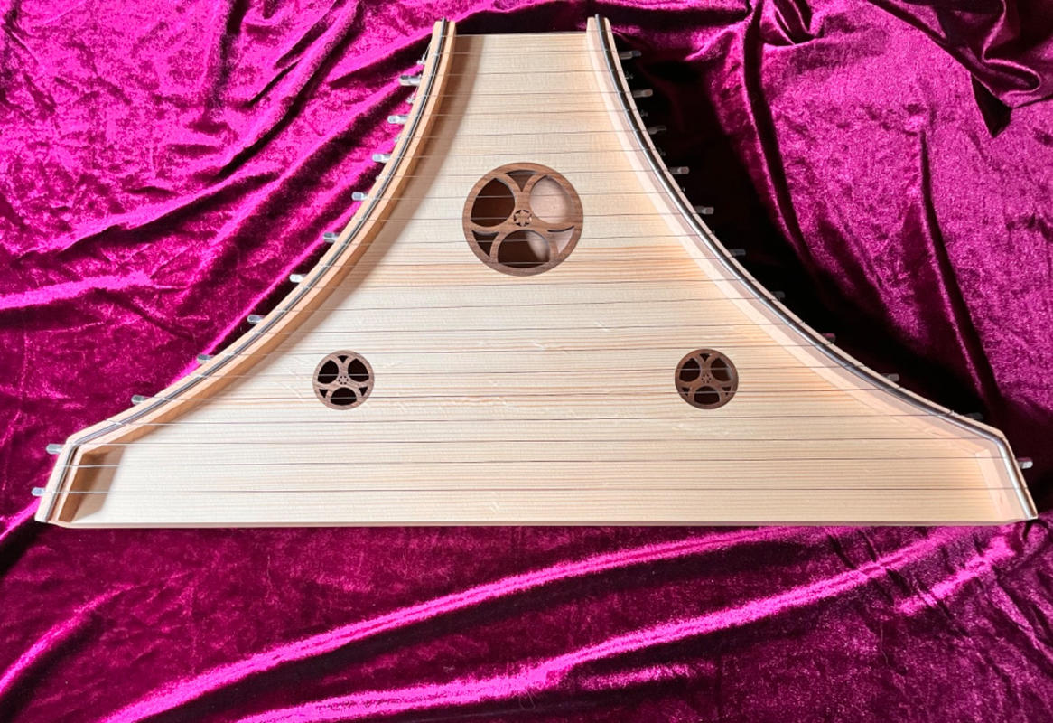 EMS Plucked Psaltery with Padded Case — Early Music Shop