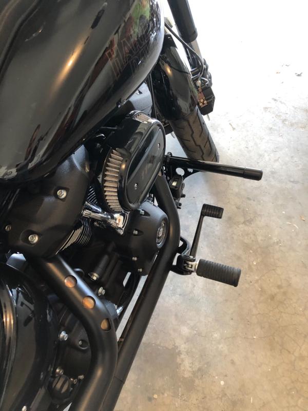 street bob highway pegs