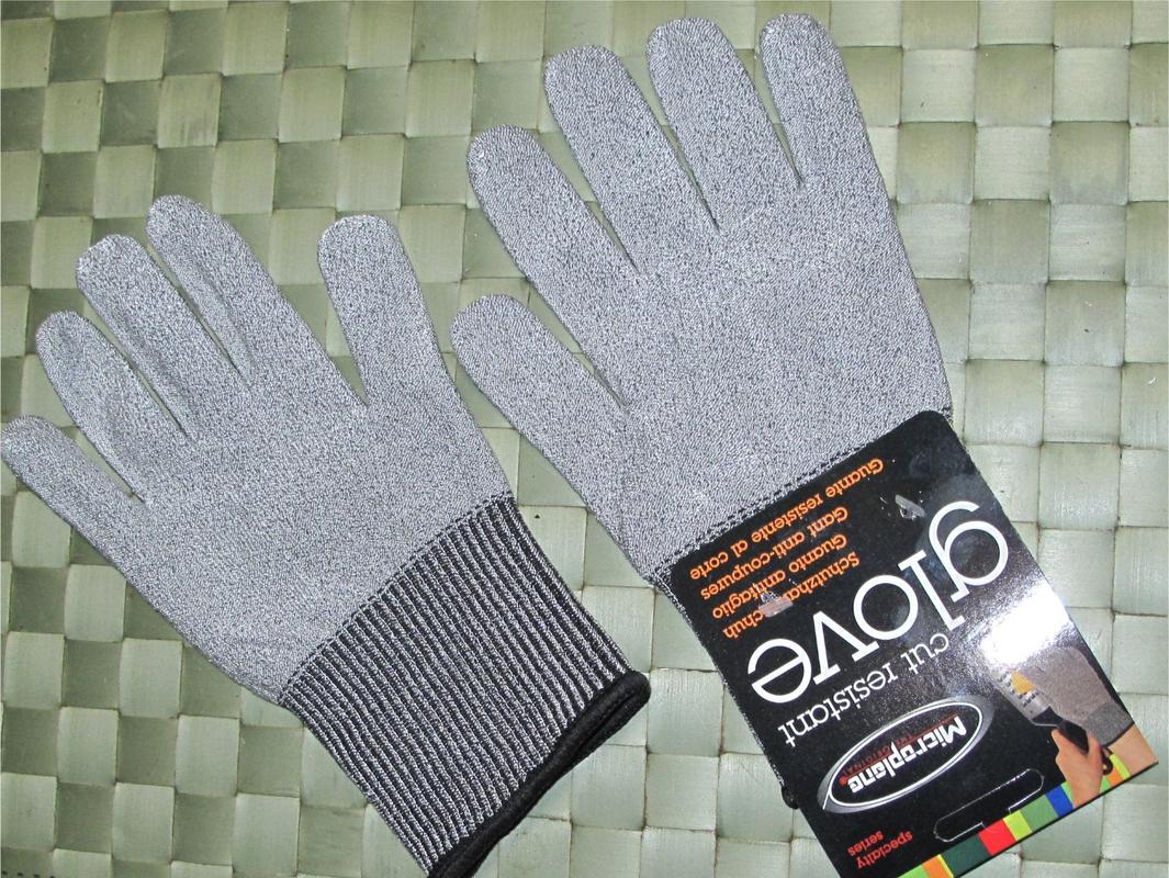 microplane specialty series cut resistant glove