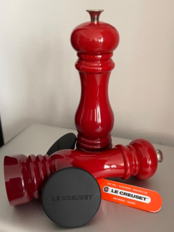 LE CREUSET PEPPER MILL 21CM CHERRY RED 96001900060000 Jashanmal
