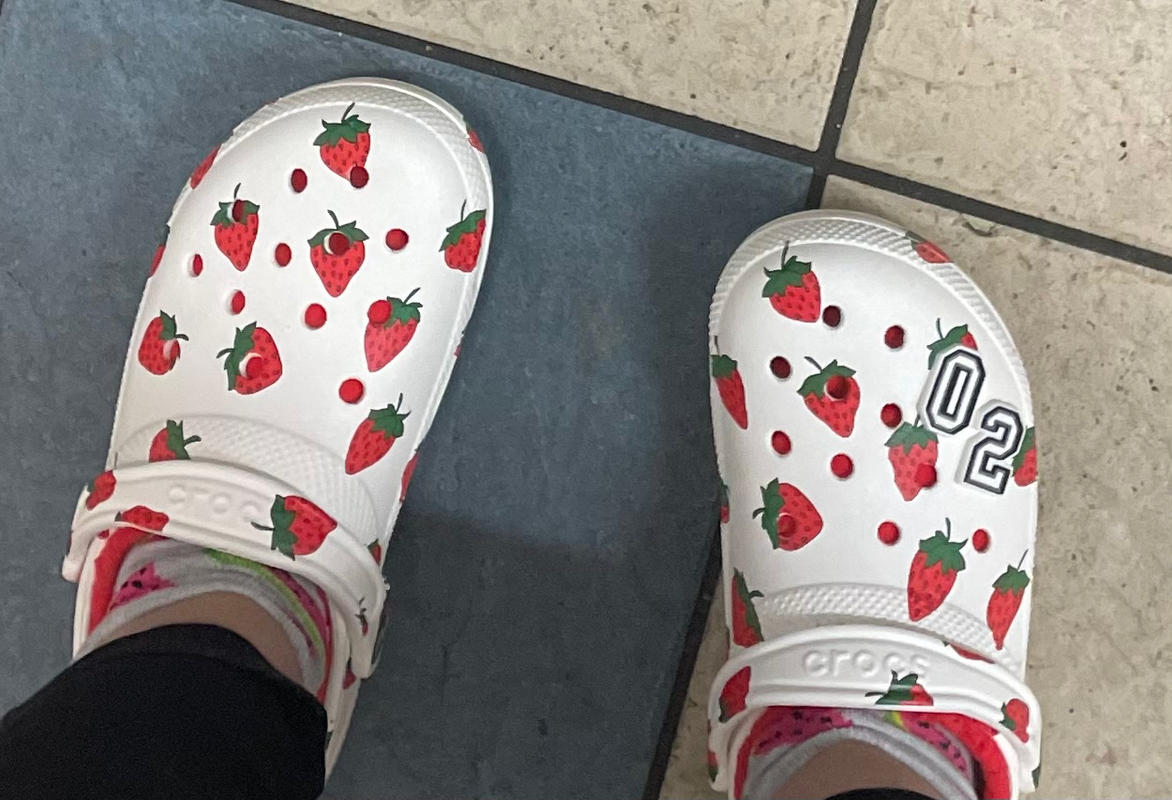 fluffy strawberry crocs