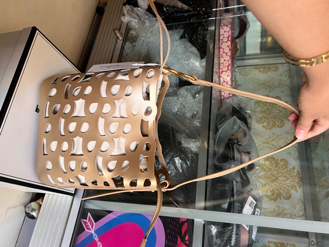 Buttonscarves Luncurkan Koleksi Aaliya Tote Bag Terbaru