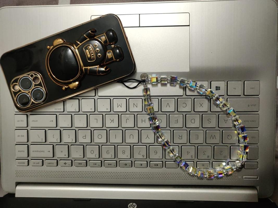 Bear-y Sweet Crystal Wristlet Phone Strap - Drip – String Ting London