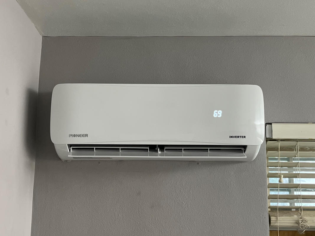Dual 24000 BTU 2-Ton 21.5 SEER Multi (2) Zone Wall Mount Air Condition