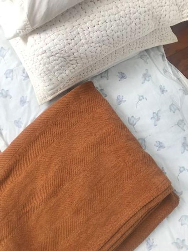 Buffalo Brown Organic Chenille Herringbone Blanket and Throw– Turmerry