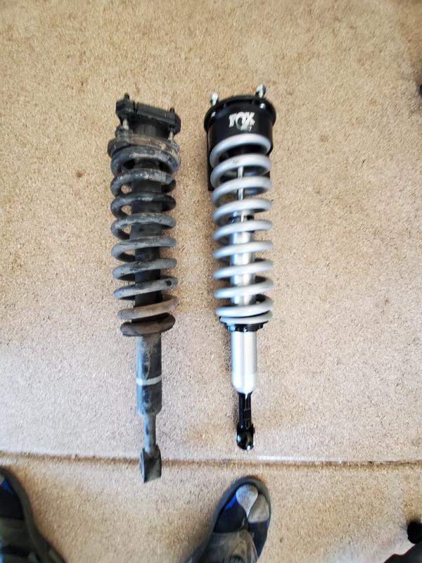 Fox 2.0 Performance Series Shocks w/ Reservoir Set for 20072018 Jeep