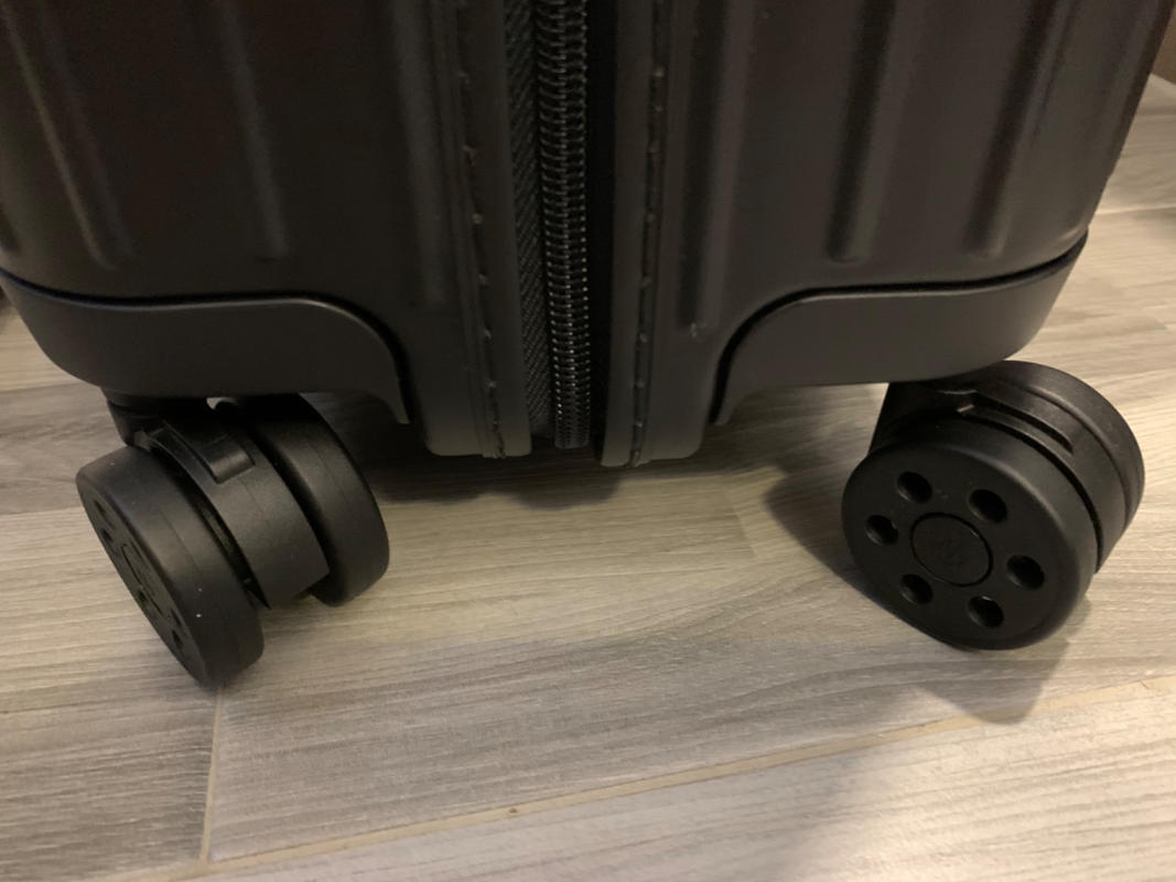 rimowa essential sleeve review