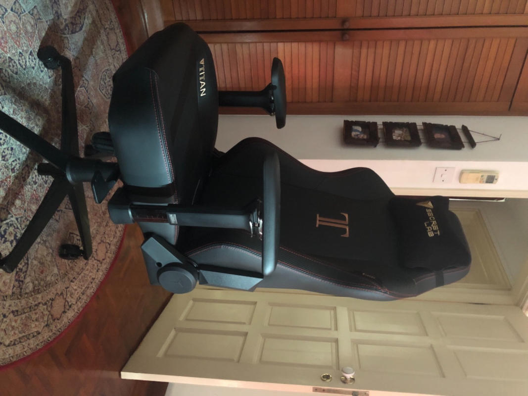 TITAN XL series gaming chairs Secretlab US
