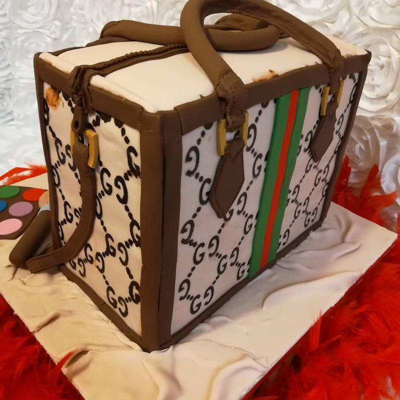Estencil  Louis vuitton cake, Bag cake, Louis vuitton birthday