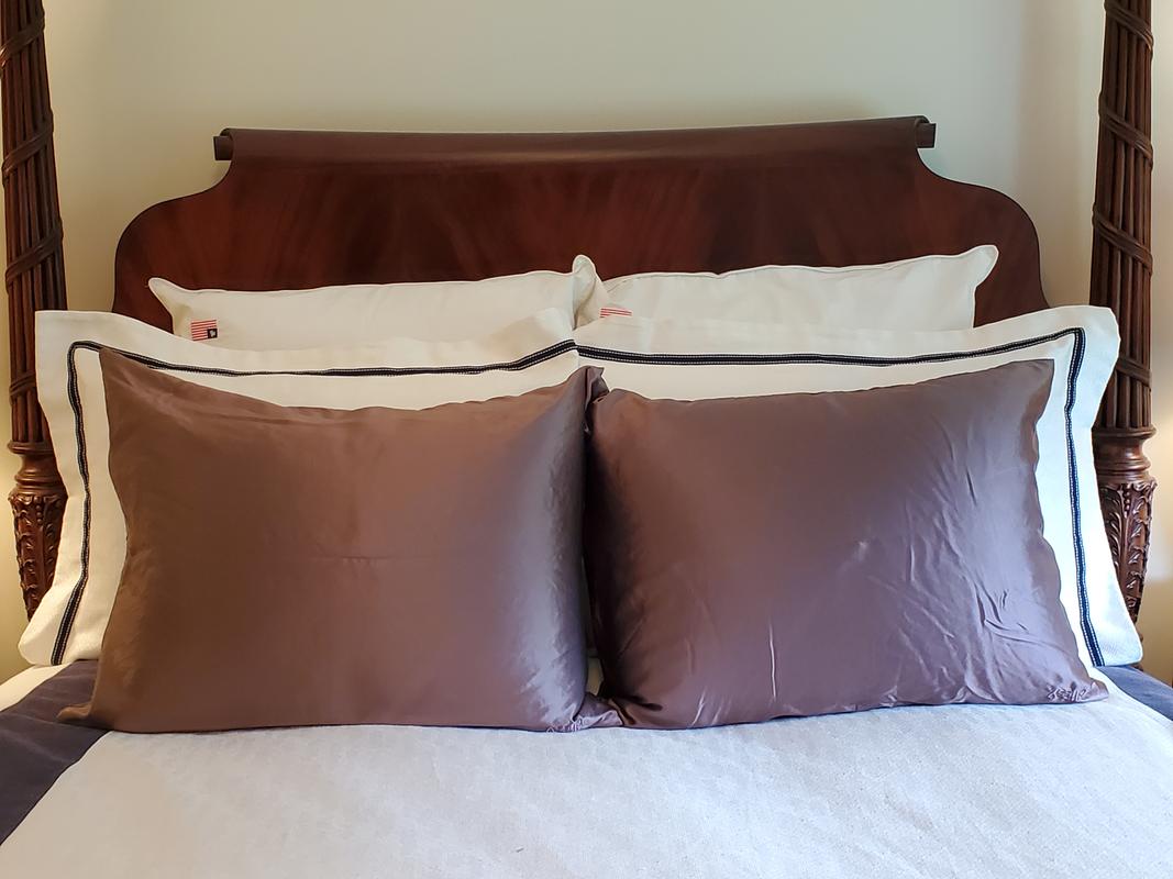 Blissy 100 Mulberry 22Momme Silk Pillowcase Plum Standard