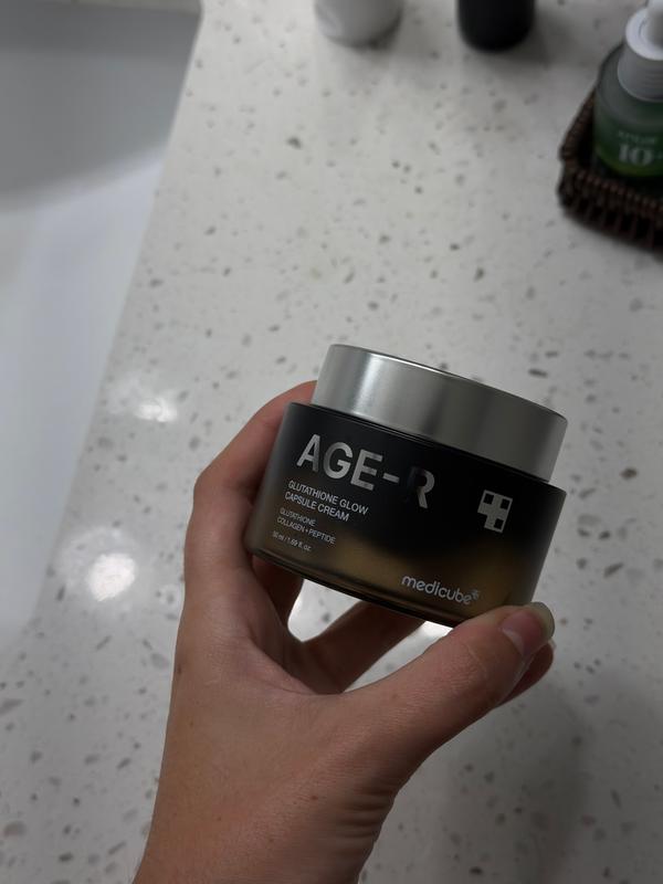medicube age-r glutathione glow capsule cream   A brightening Korean glow cream designed to deeply hydrate, nourish, and revive dull tired skin for a healthy radiant glow  The unique glow What is Glutathione AGE-R Glutathione Glow Capsule Cream