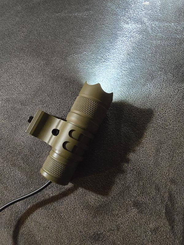 100 Lumens Flashlight, Offset Mount, Pressure Switch - Flat