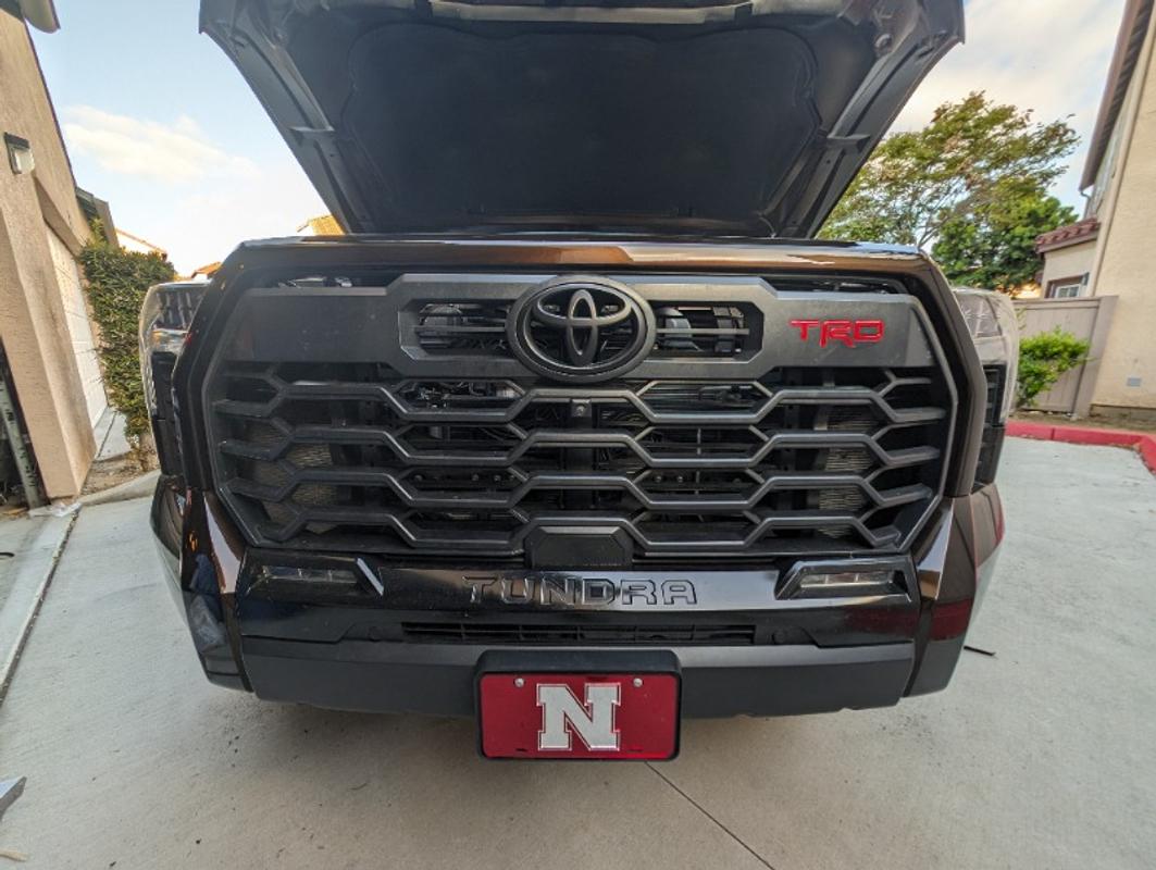 カットソー RGLR MRCR STR TNDR B Tundra Black 2022+ Tundra Grille Surround with Paint-Matched OEM Parts