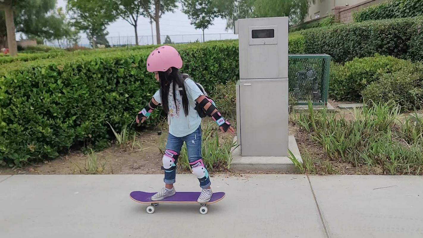 SkateXS Purple Panda Beginner Complete Skateboard for Kids Age 5-10