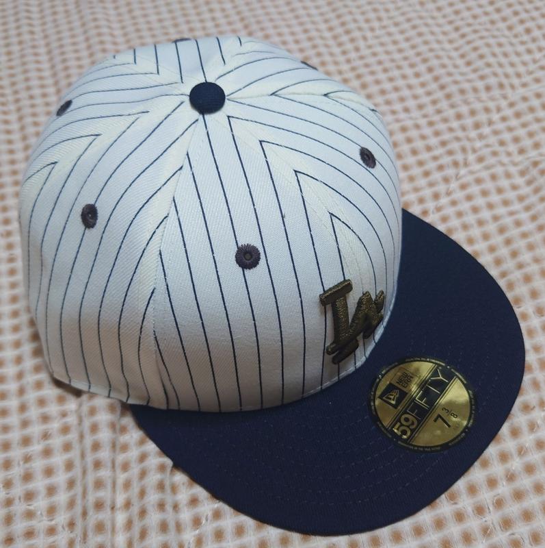 59FIFTY Pinstripe ロサンゼルス・ドジャース クローム ネイビーバイザー | ニューエラオンラインストア