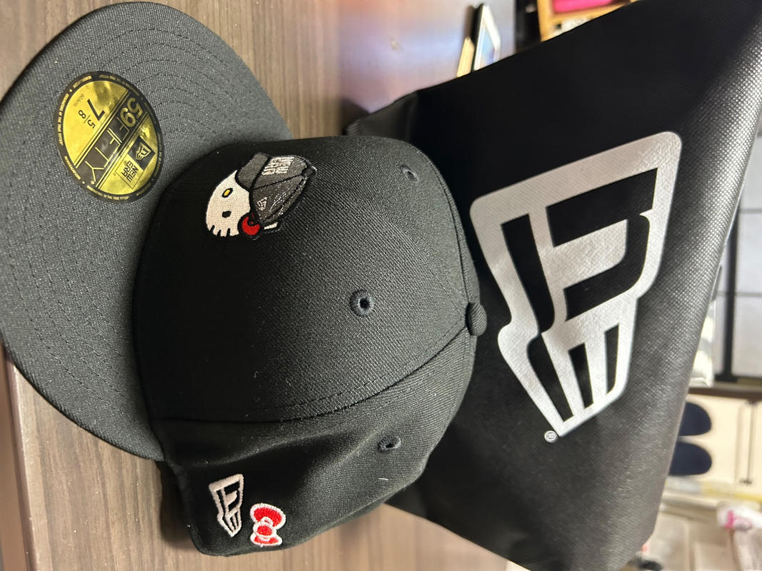 59FIFTY HELLO KITTY キャップ ブラック | ニューエラオンライン
