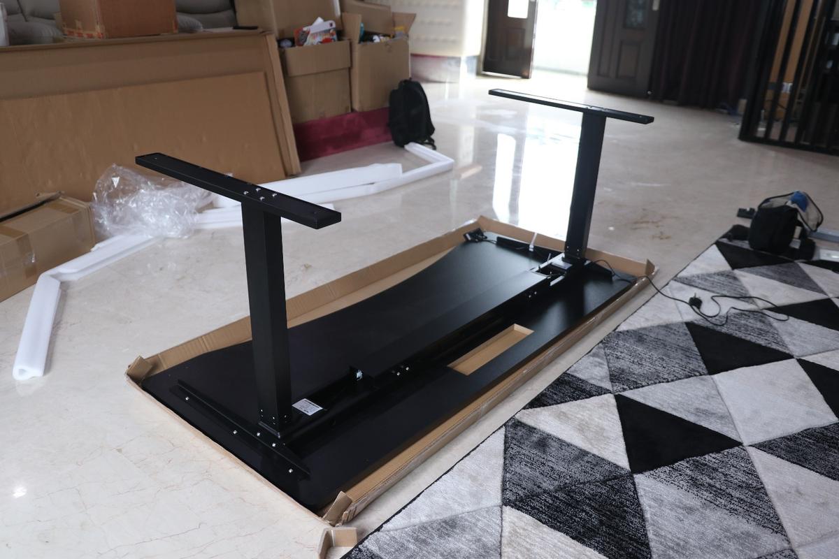 Tomaz - LARGE SURFACE AREA The Tomaz Armor Gaming Desk will have