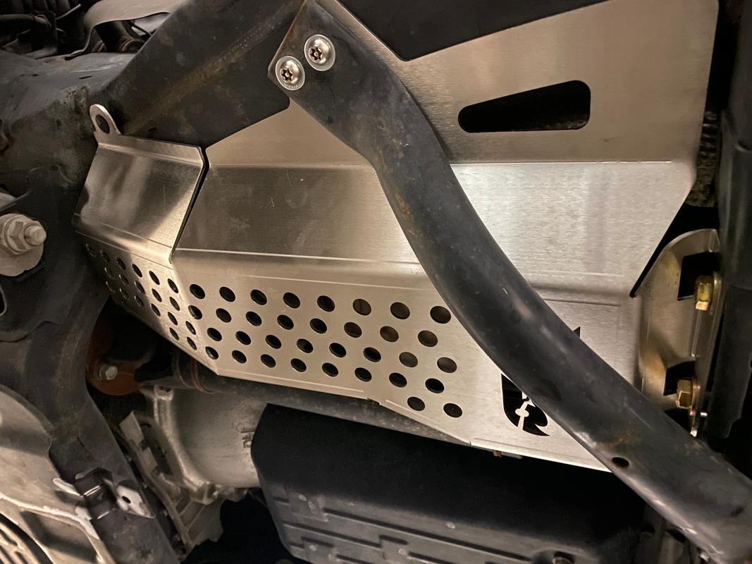 Cali Raised Catalytic Converter Shield For 4Runner (20142023