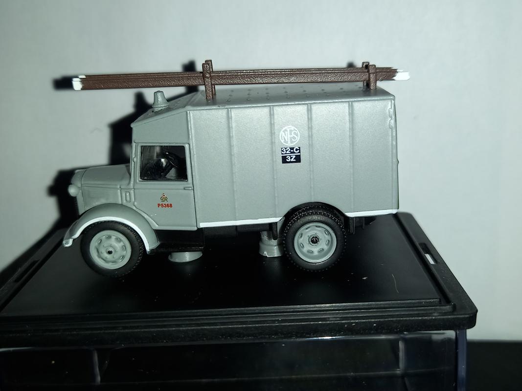 Oxford Diecast NFS Austin ATV - 1:76 Scale