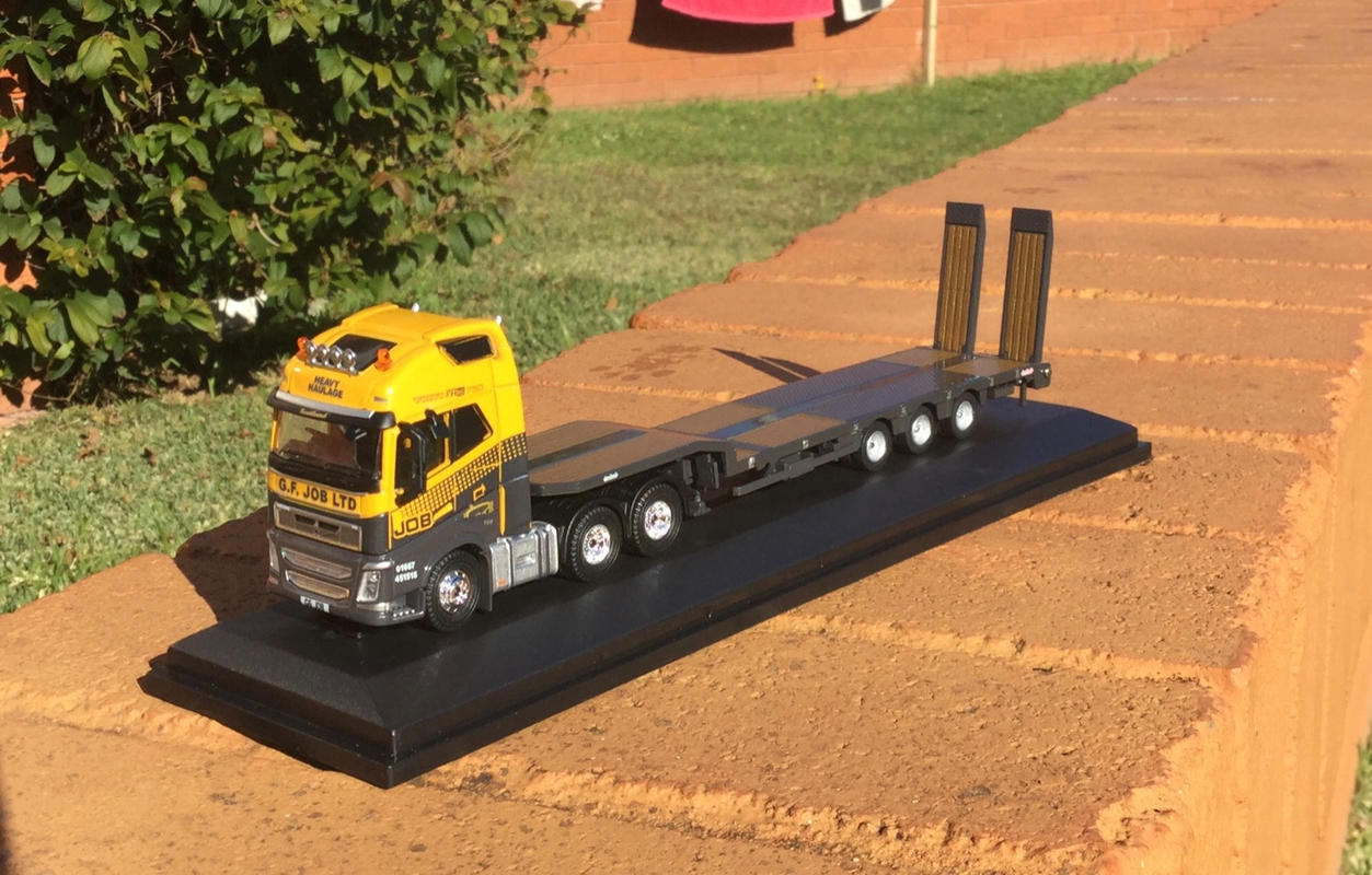 Oxford DIECAST 1:76 Scale Volvo FH4 GXL Nooteboom Semi Low Loader