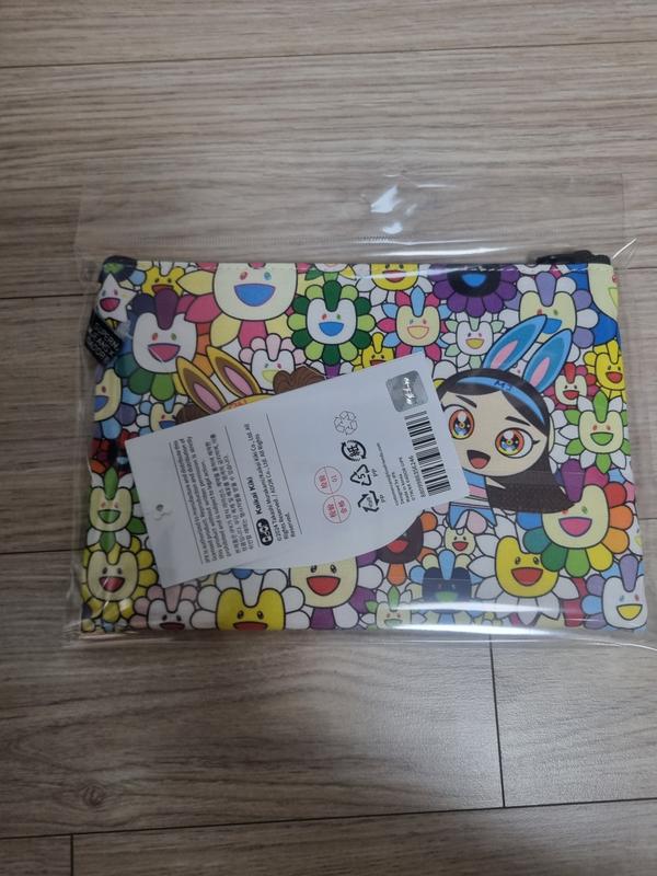 NewJeans x MURAKAMI PATTERN POUCH (FLOWER) – LINE FRIENDS SQUARE NewJeans x MURAKAMI PATTERN POUCH (FLOWER) – LINE FRIENDS SQUARE