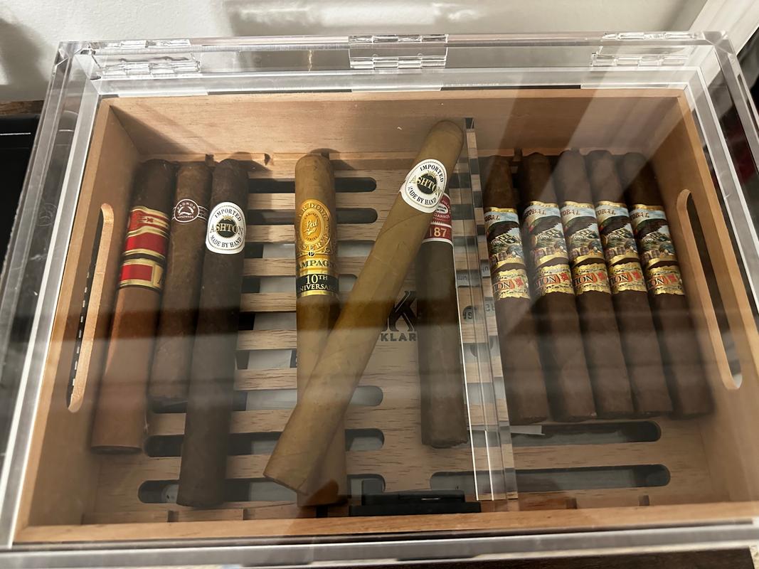 Felix Tupperdor Acrylic Humidor Case Elegance