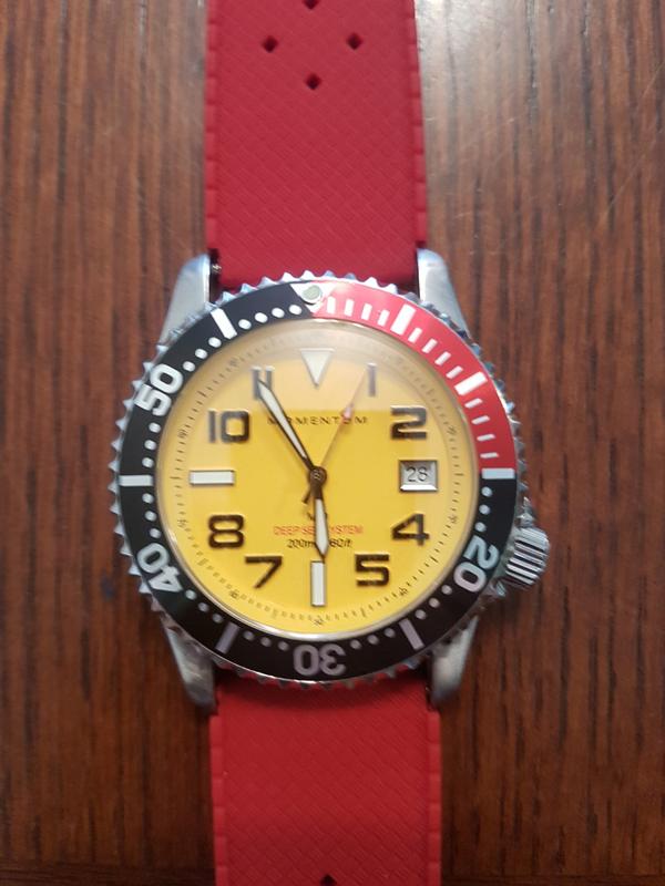 Yellow face dive on sale watch