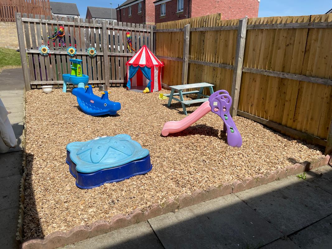 Soft Wood Play Chips Play Grade Wood Chip Chicken Run Coop