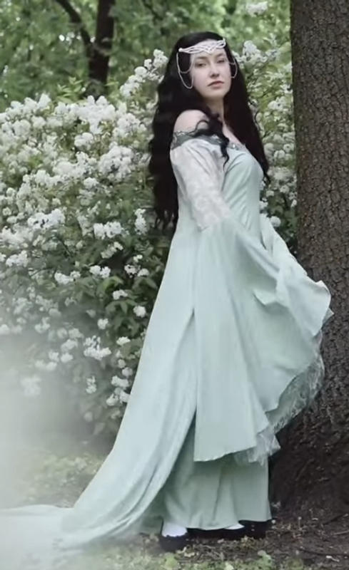 arwen lotr green dress Arwen green dress cosplay, Lord of the rings, Cosplay Costume