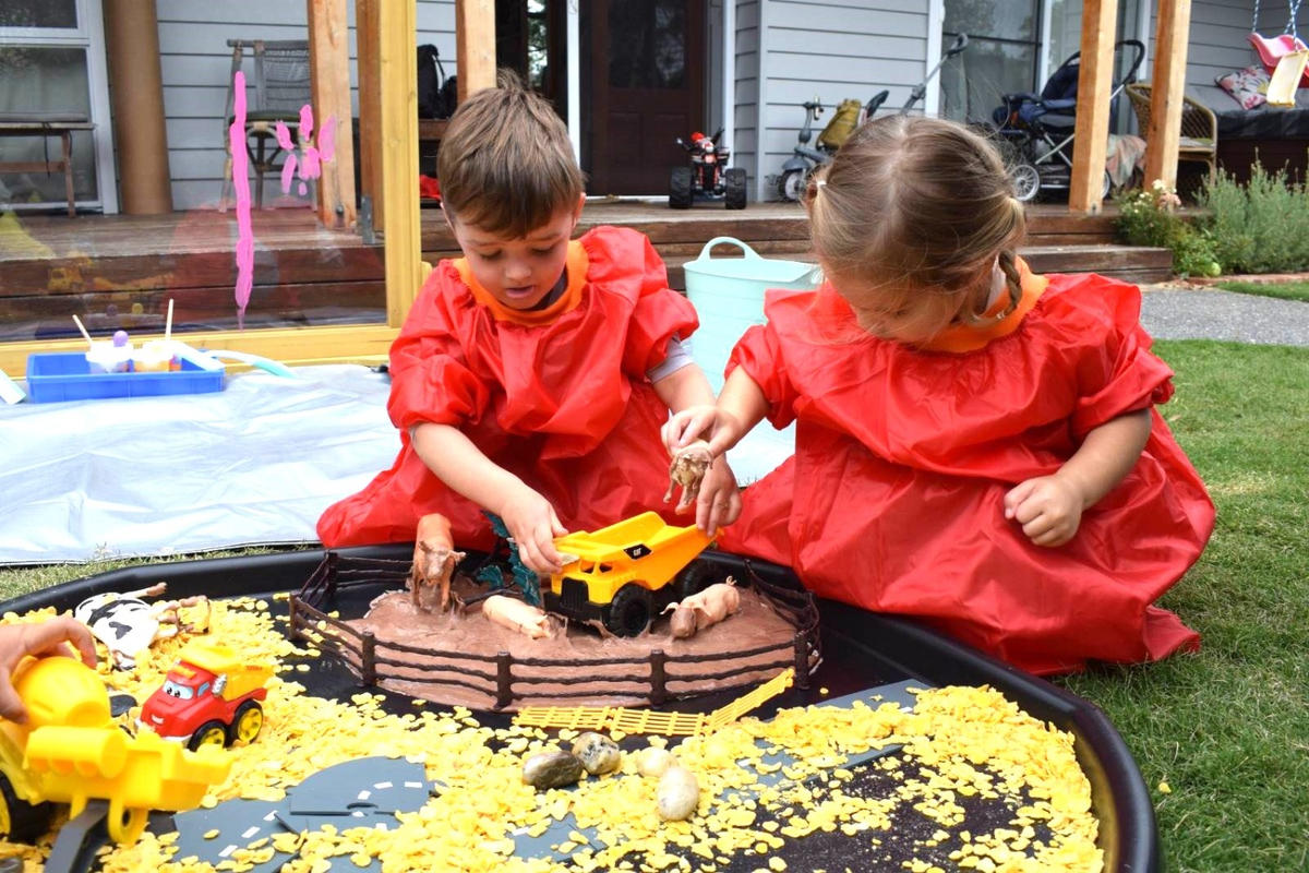 A Complete Guide to Tuff Tray Australia - Play Inspired Mum