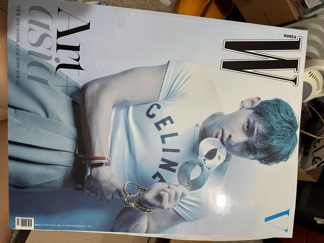 K-POP・アジア bts v BTS V - W Korea Magazine (Sep 2025)