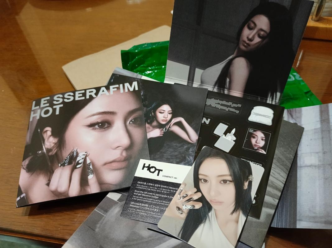 LE SSERAFIM - HOT (COMPACT ver.)