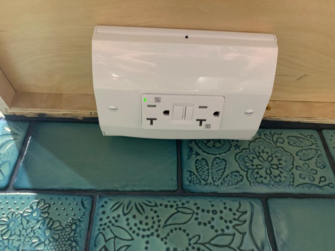 Under Cabinet Low Profile Power Outlet Box, GFCI and Switch, White