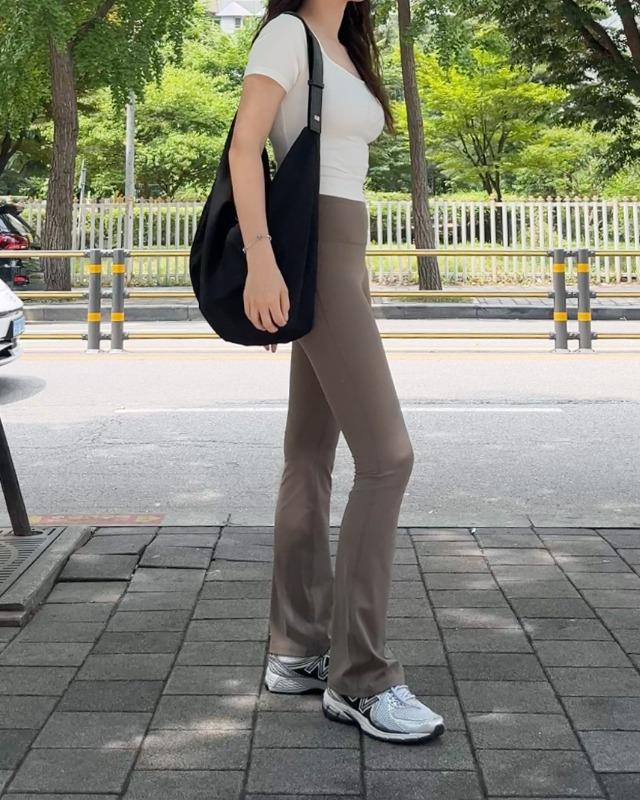 NEW Airywin シャロン フレアレギンス (ベージュ＆ブラウン