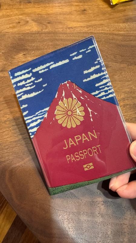 文彦の東海道勝景 ハードカバー パスポートカバー（赤富士/神奈川沖浪裏） – Shop of Hokusai ｜ 北斎