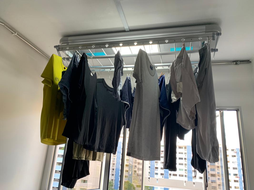 Automatic clothes hanger discount system