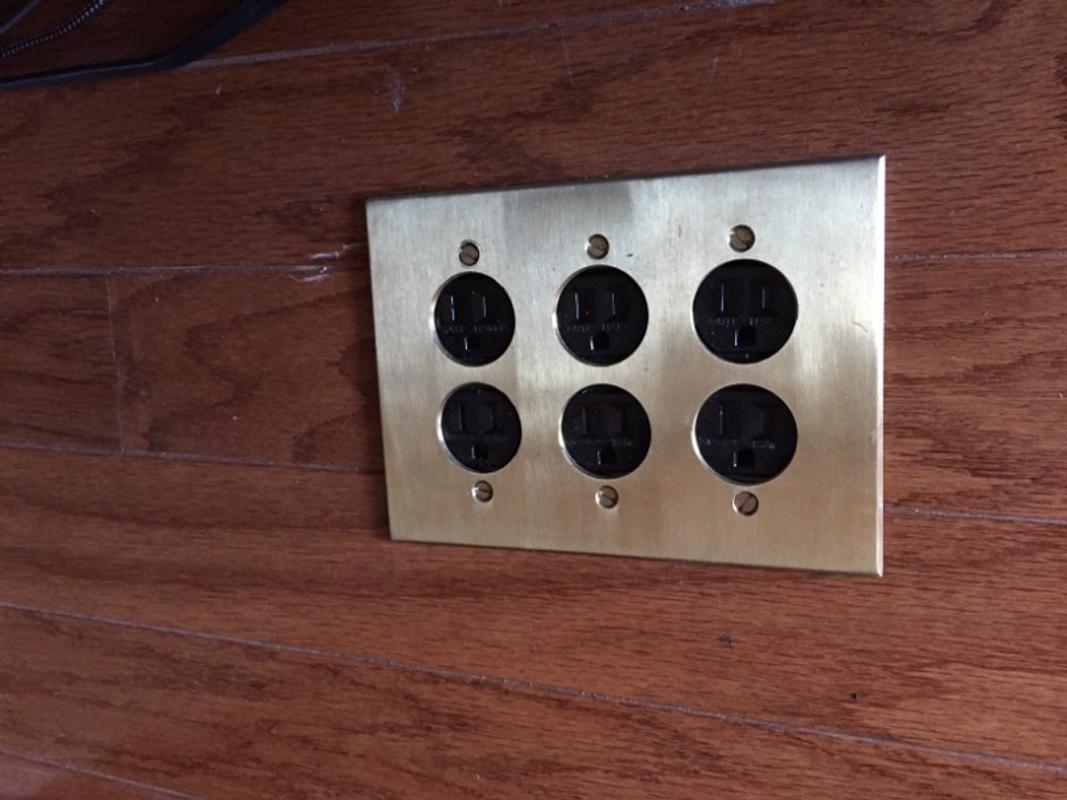 Concealed Power Recessed Floor Box, 1 Outlet, Hidden Plugs, Brass