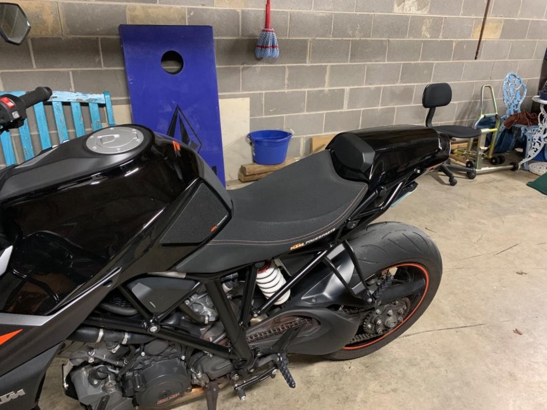 KTM1290 スーパーデュークR エルゴシート＆純正リアシート KTM Passenger Seat Cover 1290 Super Duke R 2014-2019 - KTM Twins